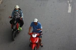 Cấm tài xế sử dụng điện thoại khi lái xe: Làm nghiêm để đảm bảo ATGT