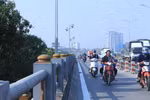 Tách riêng làn xe máy trên cầu Thanh Trì, giảm tai nạn giao thông và ùn tắc