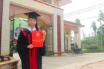 SV diện cử tuyển tốt nghiệp không có chỉ tiêu tuyển dụng đi làm bưng bê mưu sinh