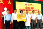 Doanh nghiệp của bầu Hiển tặng máy X-Quang tại tỉnh Quảng Nam