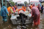 Xuất cấp xuồng, phao cứu sinh hỗ trợ 5 tỉnh khắc phục hậu quả mưa lũ