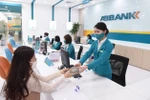 ABBANK áp dụng hệ thống nhận diện thương hiệu và không gian giao dịch mới