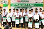 122 suất học bổng được trao cho học sinh nghèo vượt khó