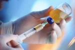 Nữ sinh đồng loạt được nhà trường tiêm phòng tránh thai