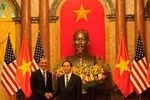 Tổng thống Obama tuyên bố dỡ bỏ lệnh cấm vận vũ khí đối với Việt Nam