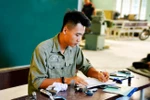 Thành công, giàu có không quyết định bởi áo cử nhân