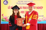 Trường Đại học Khoa học trao bằng tốt nghiệp cho 426 tân cử nhân