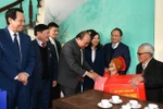 Hơn 332,5 tỷ đồng tặng quà người có công