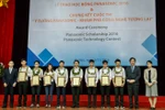 8 sinh viên nghèo được nhận học bổng toàn phần