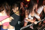 Nữ sinh "lột xác" ở vũ trường