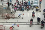 Thủ tướng chỉ thị lập lại trật tự hành lang an toàn đường bộ, đường sắt