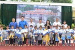 Bà Đỗ Thị Kim Liên tặng phòng học, áo ấm cho trẻ vùng cao