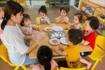 Nhiều phụ huynh Hà Nội gặp khó khi xin xác nhận để nhận hỗ trợ cho con, vì sao?