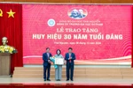Trường ĐH Sư phạm Thái Nguyên tổ chức Lễ trao tặng Huy hiệu 30 năm tuổi Đảng