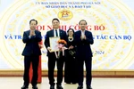 Sở Giáo dục và Đào tạo Hà Nội trao quyết định về công tác cán bộ