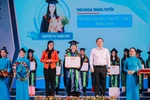 Thủ khoa ĐH Kinh tế - Luật chia sẻ bí quyết học tốt: Nghiêm khắc với chính mình!