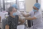 Bộ Y tế đề nghị khẩn trương rút ngắn khoảng cách giữa 2 mũi tiêm AstraZeneca