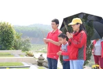 Dẫn con cháu tảo mộ Tết Thanh minh, cách người Hà Nội dạy trẻ nhớ về nguồn cội