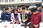 Học sinh Trung học cơ sở Thanh Xuân hào hứng tham gia Ngày hội STEAM