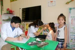 Thủ tướng trả lời chất vấn về chế độ, chính sách đối với cán bộ Y tế