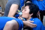 Chùm ảnh: Đỏ mặt với những trò chơi "nhạy cảm" của sinh viên Việt Nam