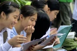 SV Ngoại Thương tuyên bố: Lương dưới 1.000 USD không làm?
