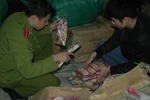Hà Nội: Bắt hàng trăm gói ô mai, đồ chơi trẻ em không nguồn gốc