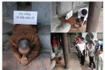 Bất ngờ hình ảnh một thanh niên quỳ gập mình "XIN ĐỪNG SỜ ĐẦU RÙA"