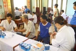 Gần 1000 dân Lý Sơn được khám chữa bệnh miễn phí