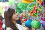Nhộn nhịp mua sắm chuẩn bị cho Lễ hội Trung thu trên phố Hàng Mã