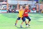 Phạm Anh Khoa ra sân 'chọn' cổ động viên tới Old Trafford 