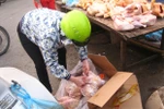 Trước dịch cúm H7N9: Gà đông lạnh vẫn bán tràn lan trong chợ
