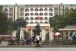 "Mối nguy hiểm" chết người trước cổng trường Đại học Thương Mại
