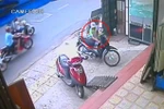 Video: Thanh niên ngoan cố trộm xe dù không nổ được máy