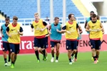 Arsenal bất ngờ tập kín tại sân Mỹ Đình