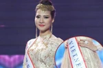 Trần Thị Quỳnh đeo băng ghi sai tên nước lọt Top 6 Mrs World 2013