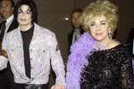 Mẹ Michael Jackson "ganh tị" với minh tinh điện ảnh Elizabeth Taylor