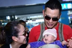Hình ảnh gia đình Jennifer Phạm về Việt Nam sau 1 năm vắng bóng