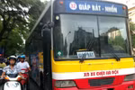 Sửng sốt chuyện giúp ăn xin trên xe buýt thì bị... chửi té tát