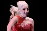 Lady Gaga phục phịch với bikini thịt sống