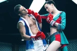 Hồ Ngọc Hà đeo găng đấm bốc, hạ gục trai Tây