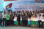 Trao học bổng Vừ A Dính cho học sinh dân tộc thiểu số, vùng biển đảo Quảng Ngãi 