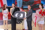VinFast giao xe Lux SA2.0 giá 1,7 tỷ đồng cho đại sứ thương hiệu Ngô Thanh Vân