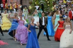 Carnival đường phố Sun World Ba Na Hills trình diễn tại phố đi bộ Hồ Gươm