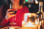 Uống rượu khi cho con bú, vô cùng nguy hại