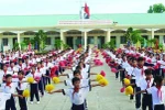 An Giang hướng dẫn học sinh tập thể dục giữa giờ