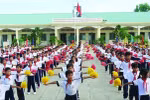 An Giang hướng dẫn học sinh tập thể dục giữa giờ