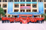Thầy và trò Trường trung học cơ sở Thành Công cổ vũ đội tuyển Việt Nam