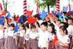 Tưởng chương trình mới giảm tải, ai dè chất thêm gánh nặng lên học sinh lớp 1