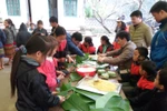 Trường Lũng Thầu gói bánh Chưng, cho học trò trải nghiệm